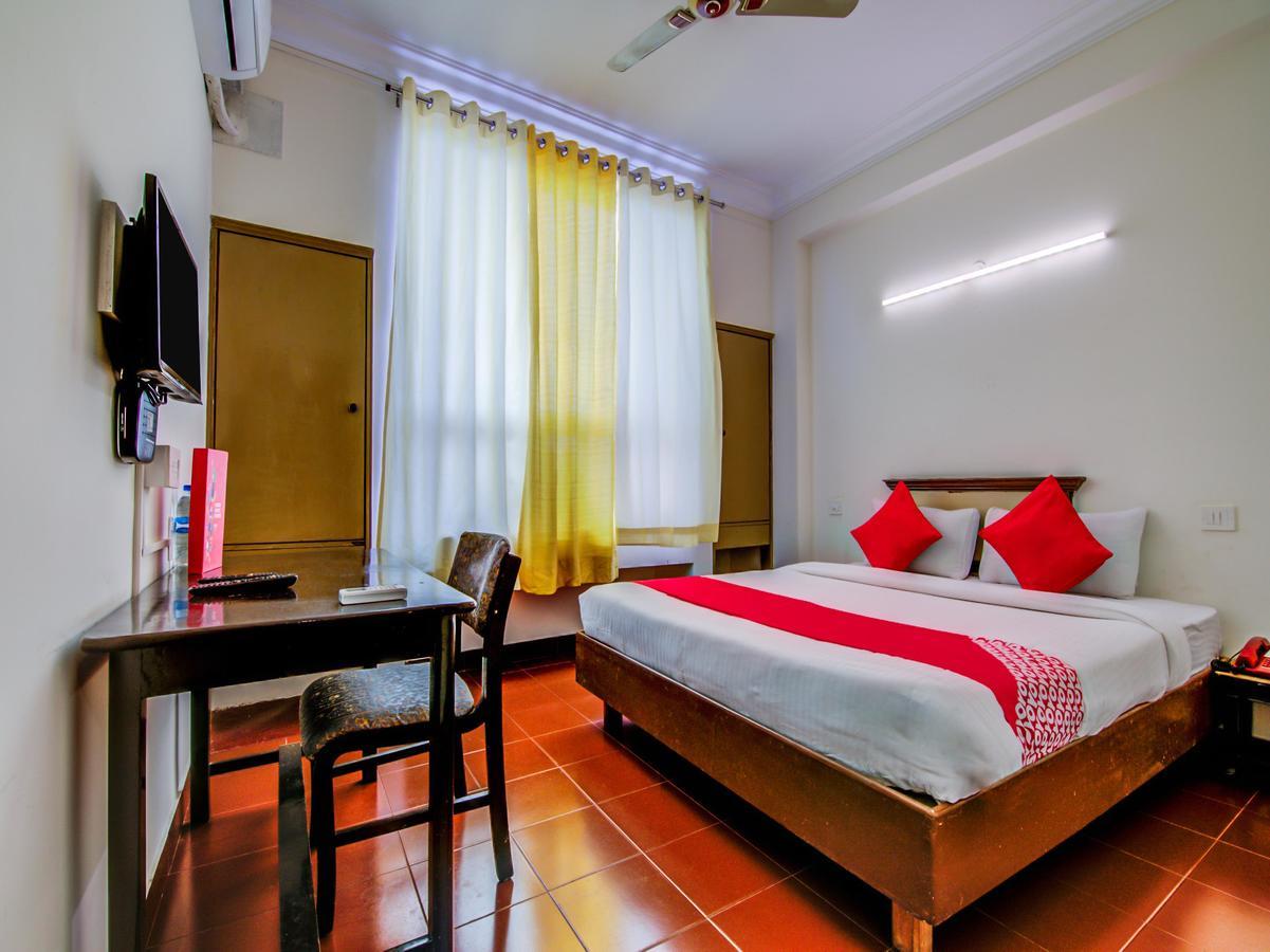 Hotel Golden Gates Bangalore Exterior foto