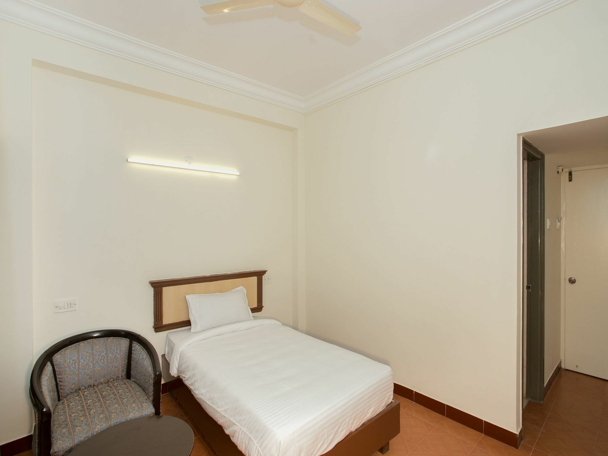 Hotel Golden Gates Bangalore Exterior foto